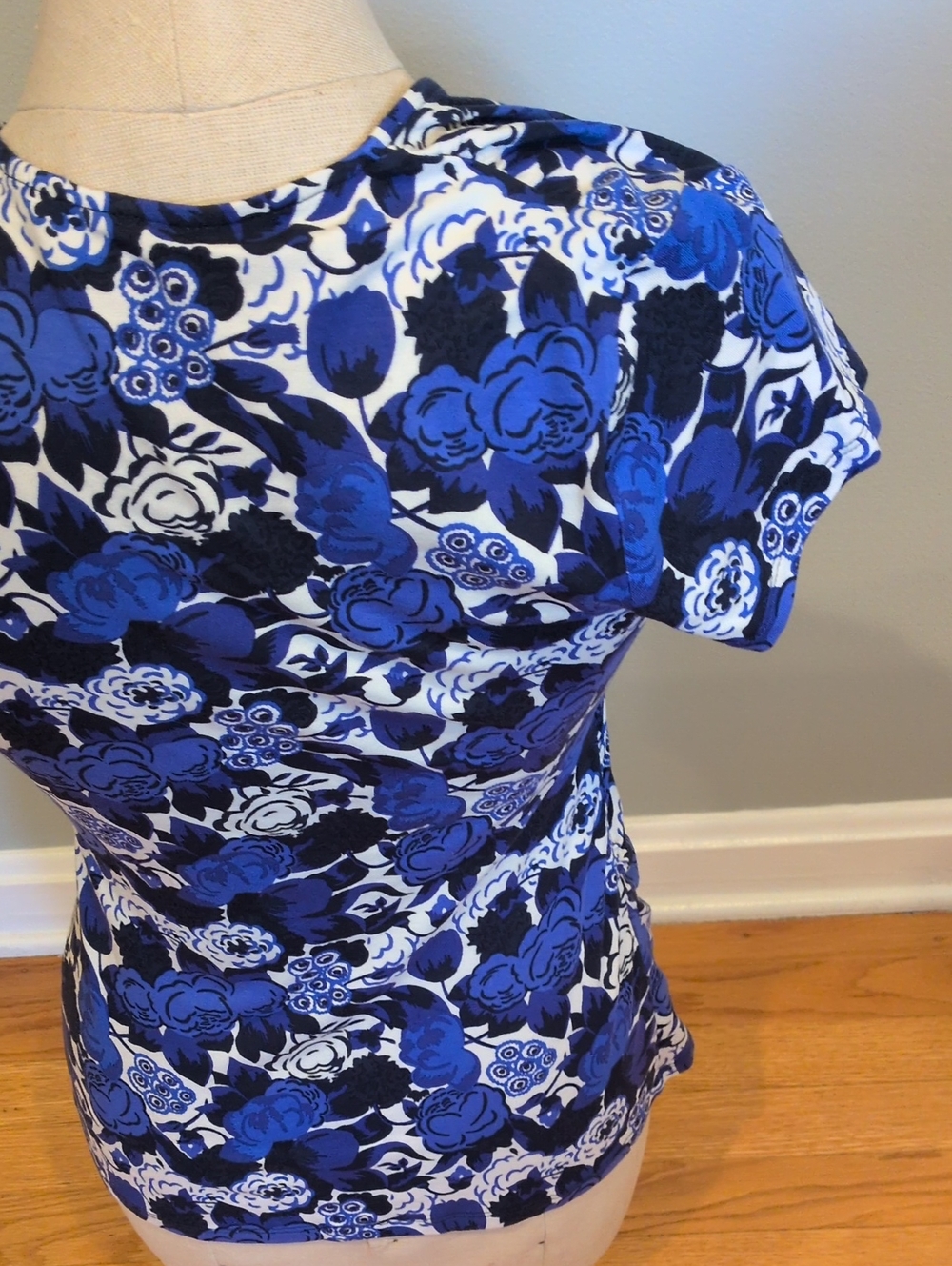 Boden Blue Floral V-Neck Short Sleeve Top W8(EU12) - Picture 5 of 11